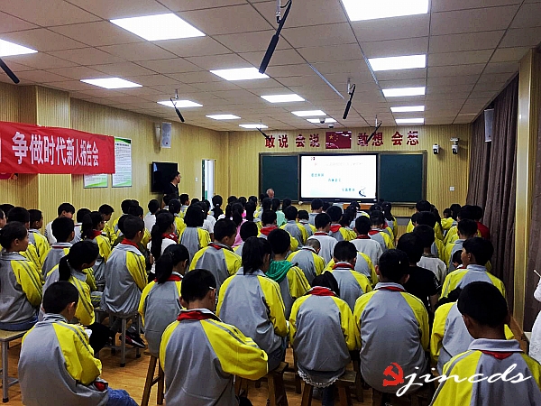 2018、5五老宣讲团在南关小学宣讲_conew1.jpg