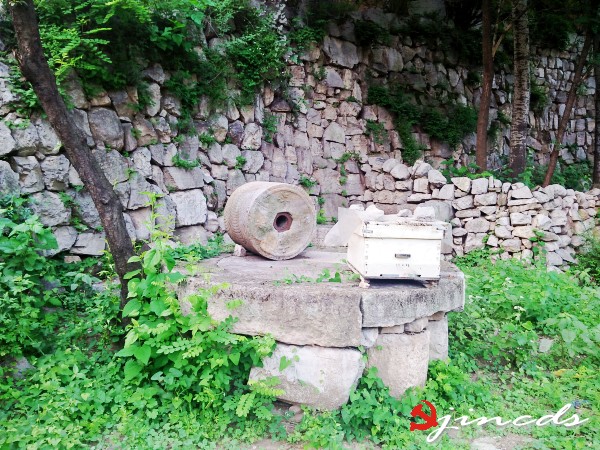 香铺窑八路军兵工厂制作炸药的石碾_conew2.jpg