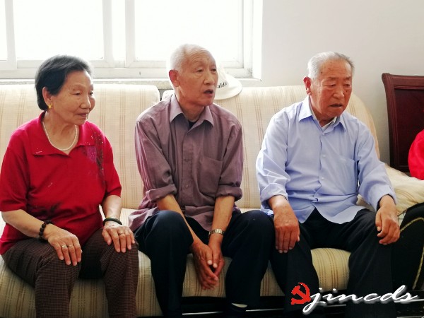 怡枫苑小区三位捐资老人_conew1.jpg