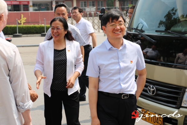 石云峰书记等一行来到老干部综治办.JPG