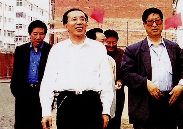 (10)李雁红（左二）2003年2月至2005年4月任市长，2005年3月至2008年1月任市委书记