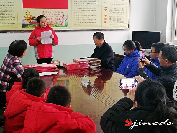 中华魂颁奖会学生代表发言2_conew1.jpg