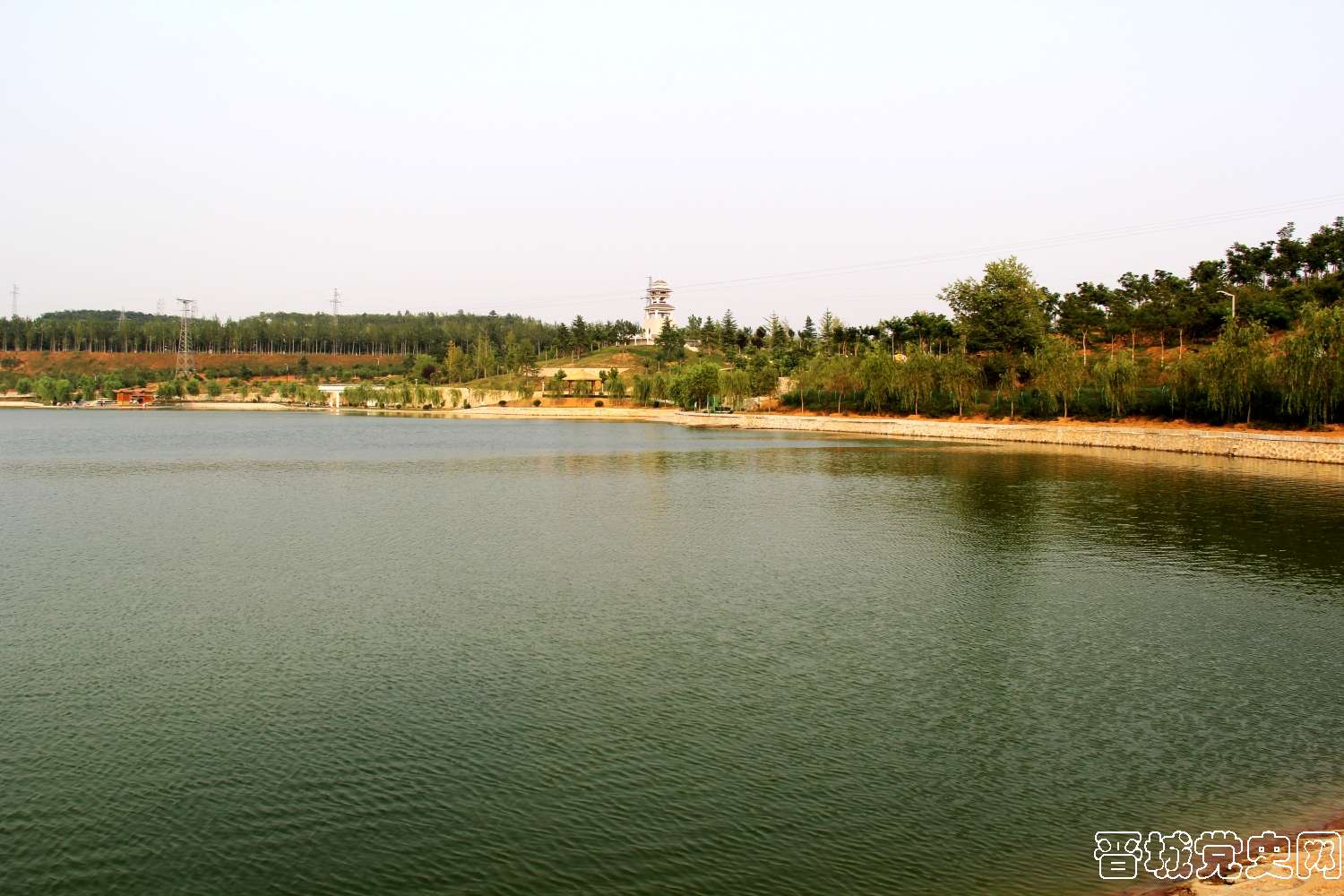 15、人工湖占140多亩，是整个公园最核心的景观。（摄影：韩玉芳）